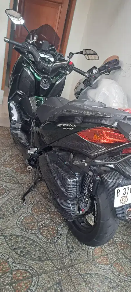 Yamaha xmax th 2021 warna Hitam