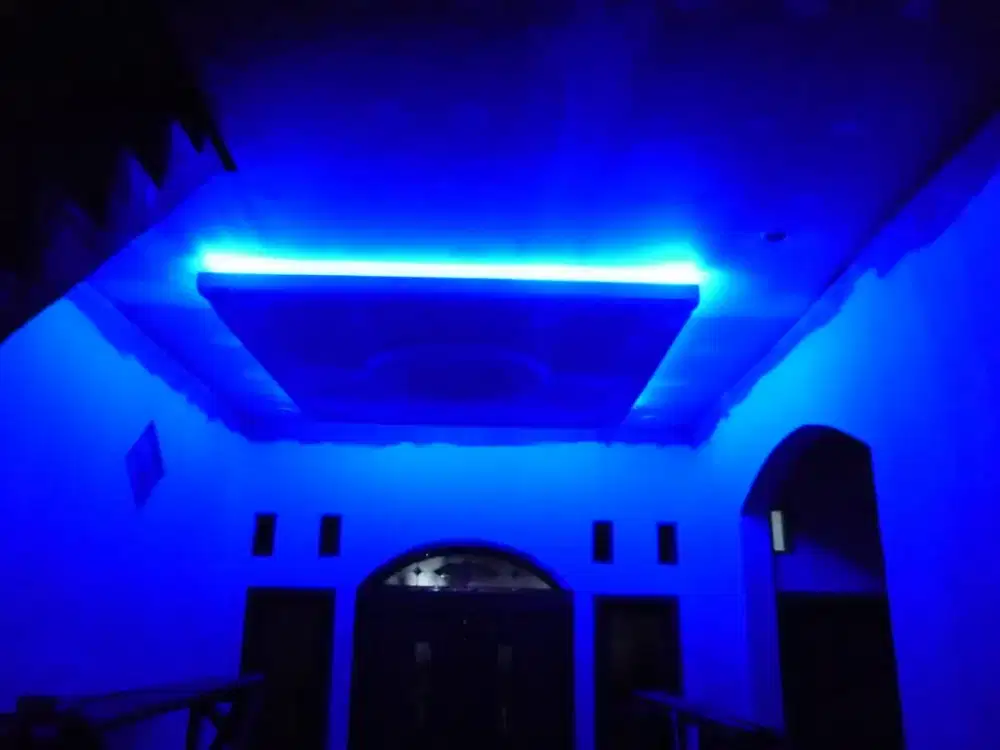 Elektronik lampu LED terpasang di gypsum dan partisi gypsum