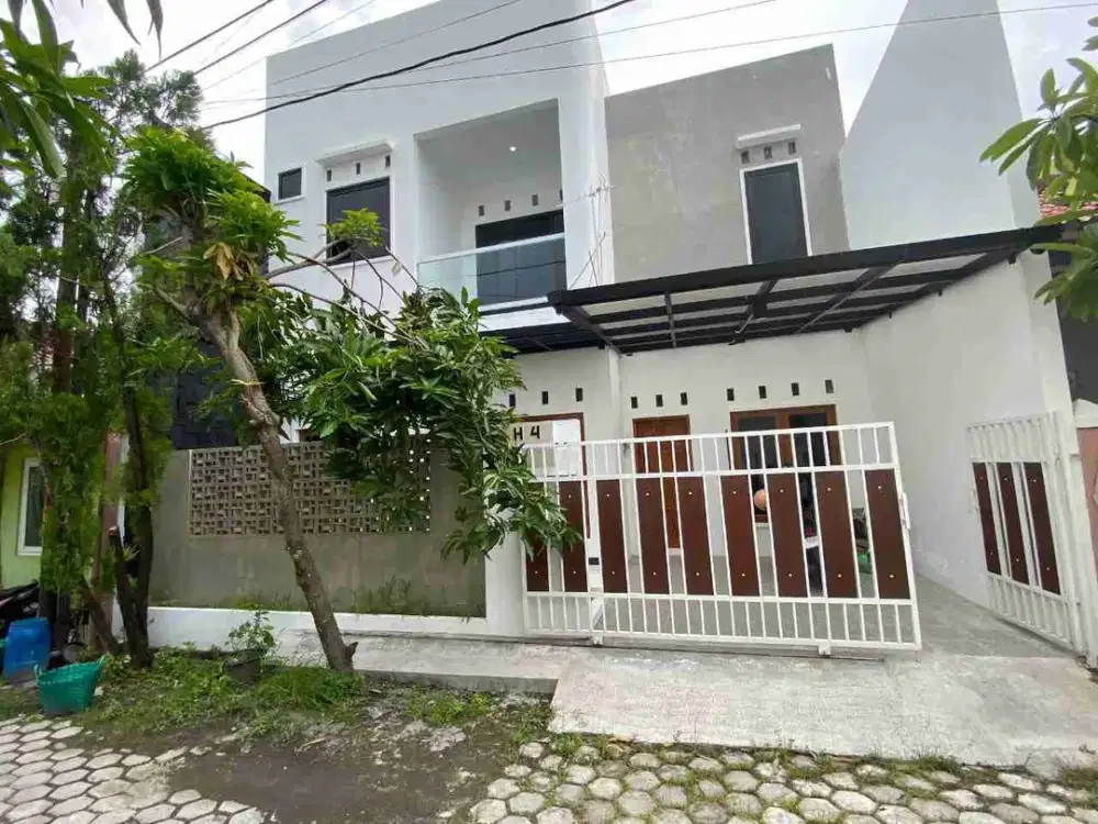 Rumah Full Furnish Bagus Siap Huni di Perum Cluster Gentan dekat ke Luwes Mall