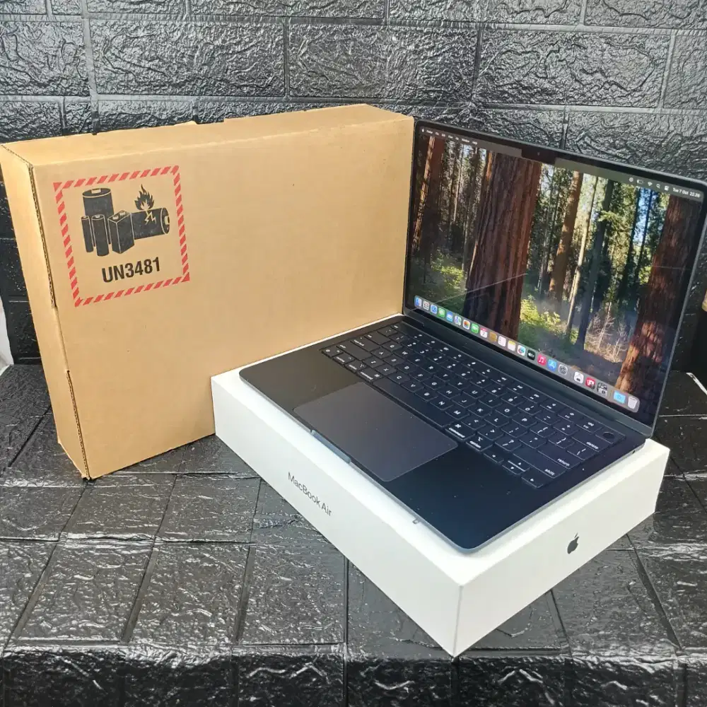 Macbook air M3 ram 16gb ssd 256gb garansi resmi masih aktif