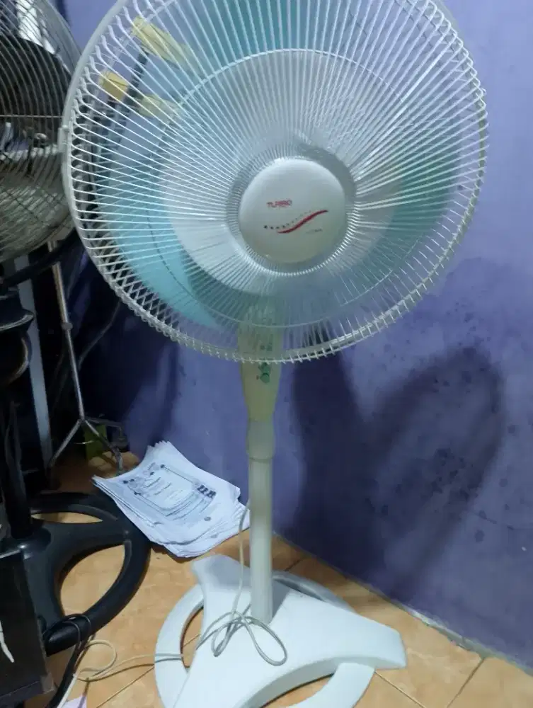 Kipas diri stand turbo