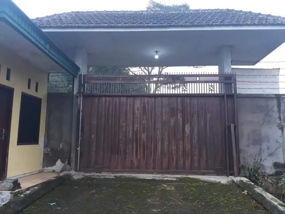 RUMAH DAN GUDANG LOKASI PUJON PANDESARI KABUPATEN MALANG