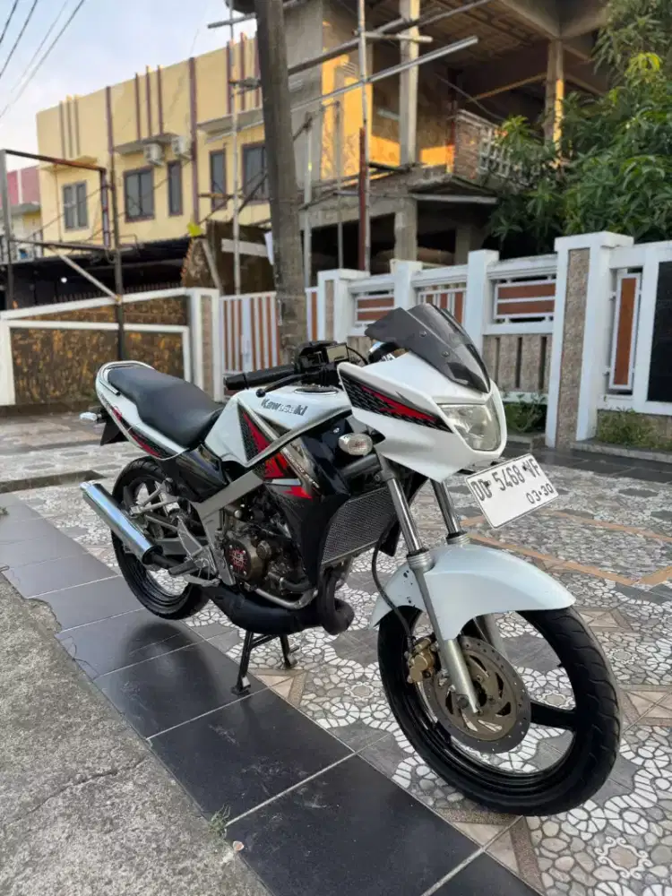 Di jual Ninja R 2014 lengkap pajak hidup