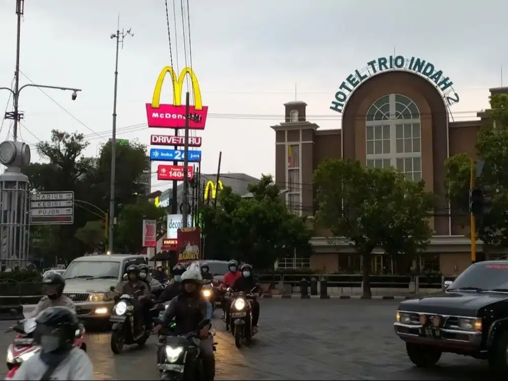 HOTEL TENGAH KOTA MALANG AREA ALUN ALUN TUGU BALAI KOTA MALANG