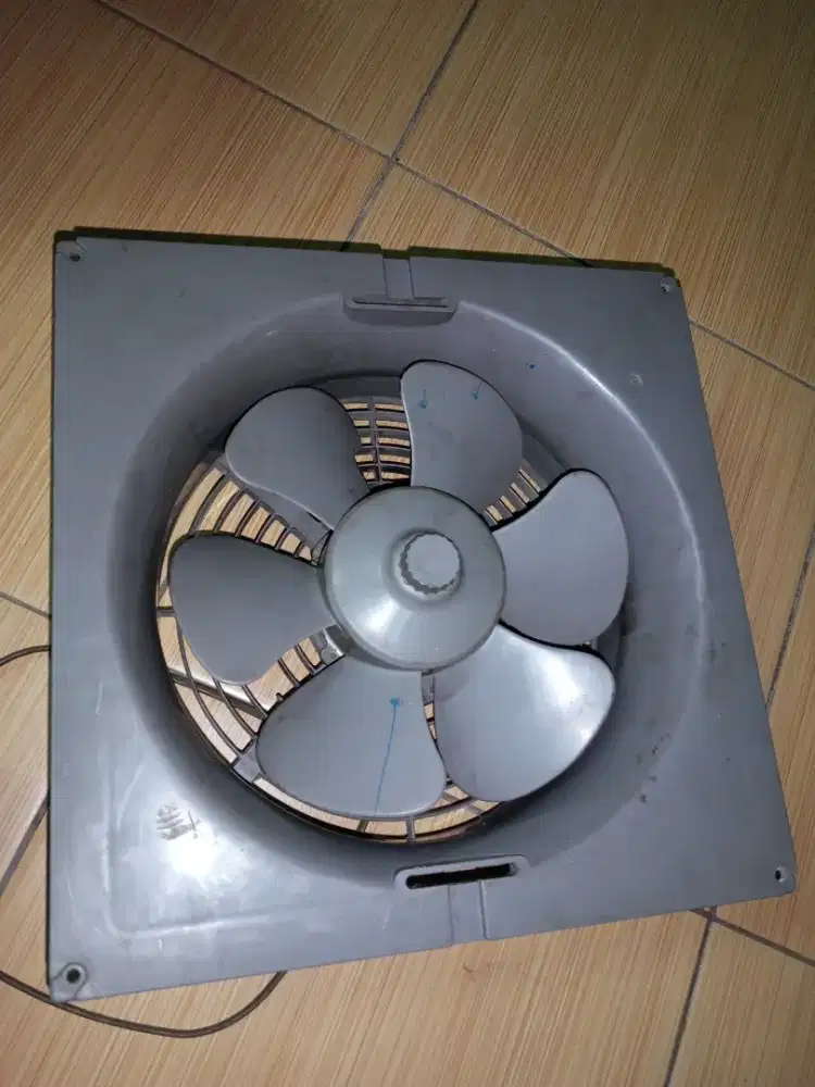 Exhaust Plafon panasonic 12inc  Rp.150rb
semua normal dan fungsi