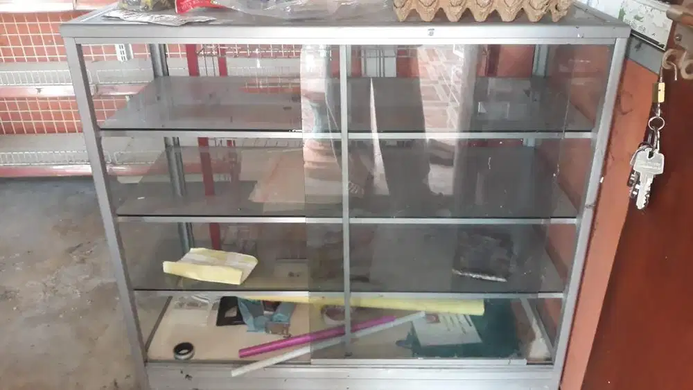 Dijual Etalase Harga 800 Ribu Bisa Nego