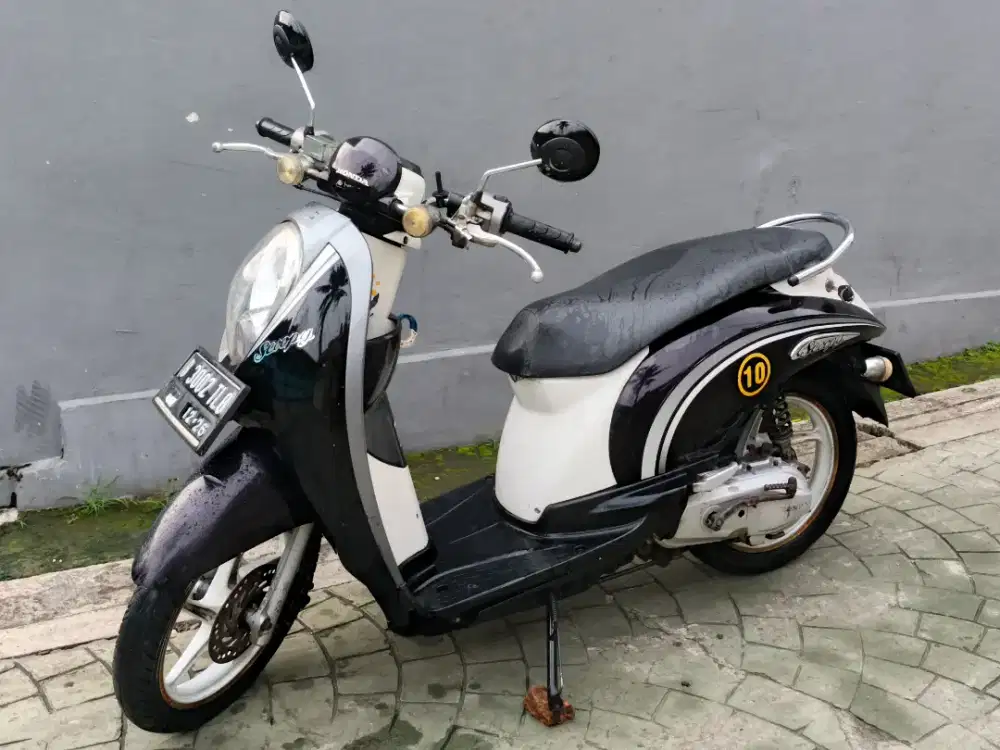 Honda Scoopy 2011 stater tokcer halus mulus terawat