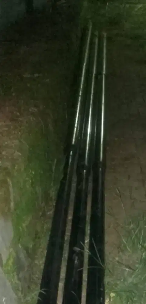 Tiang Besi Baru, sisa bangun rumah