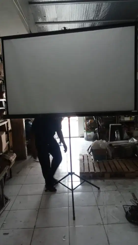 Cuci gudang layar projector