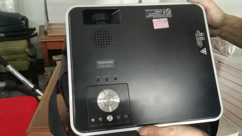 Cuci gudang projector Toshiba