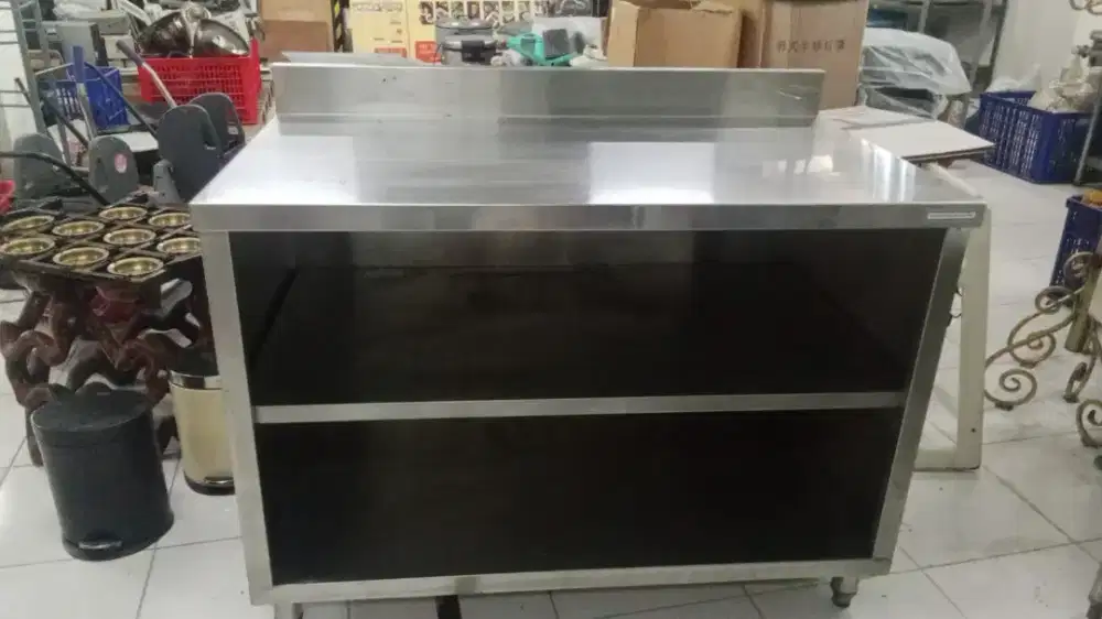 Cuci gudang meja stainless