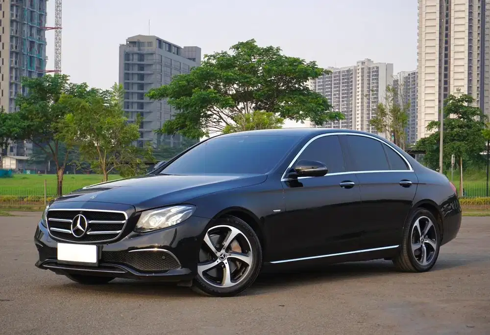 Hot Buy Mercedes E300 W213  Sportstyle Avantgarde 2019 Hitam Favorite