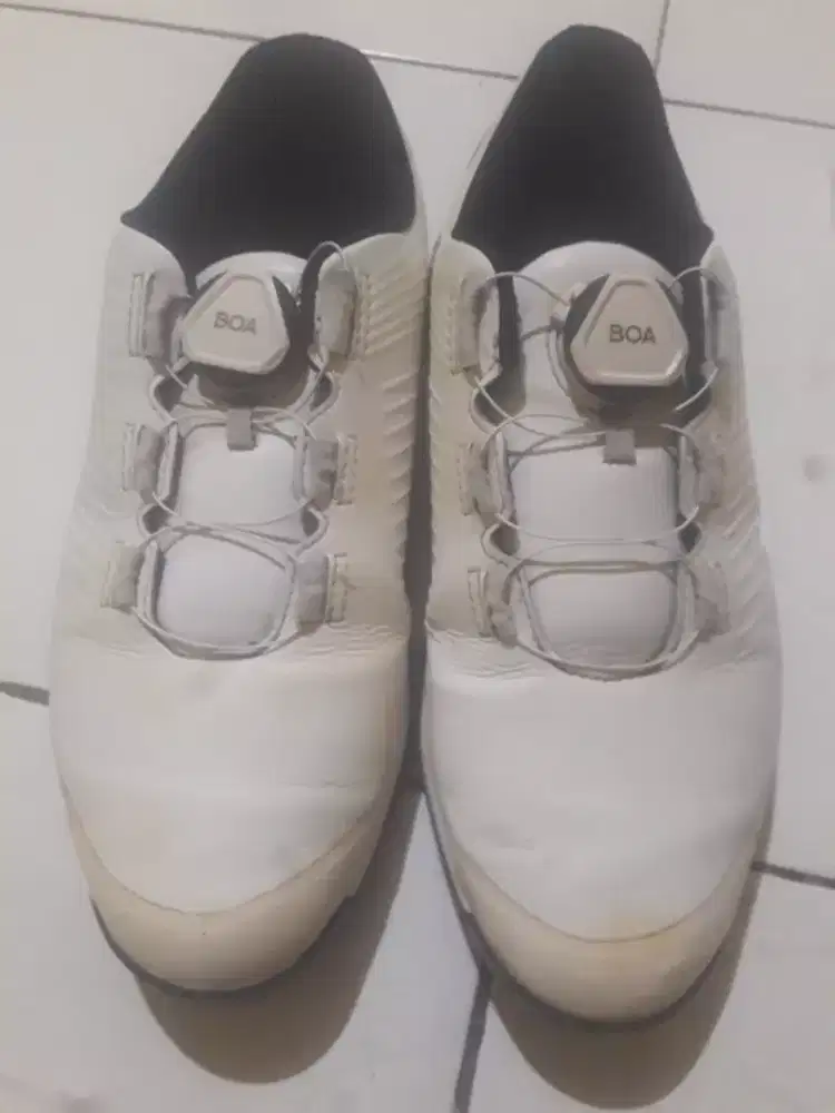 Sepatu golf adidas