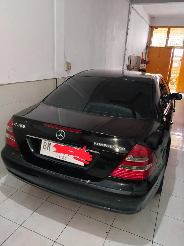 Mercedes-Benz E200 2004 Bensin