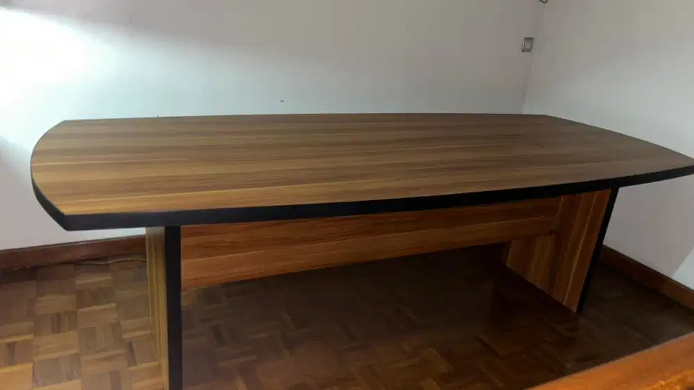 Kondisi Bagus Banget! Lemari & Meja Kantor