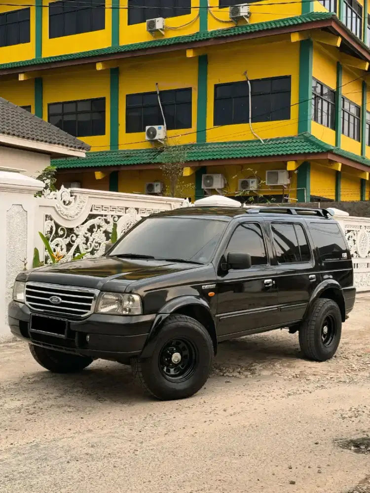 Ford Everest XLT TDI 4x2 MT 2004
