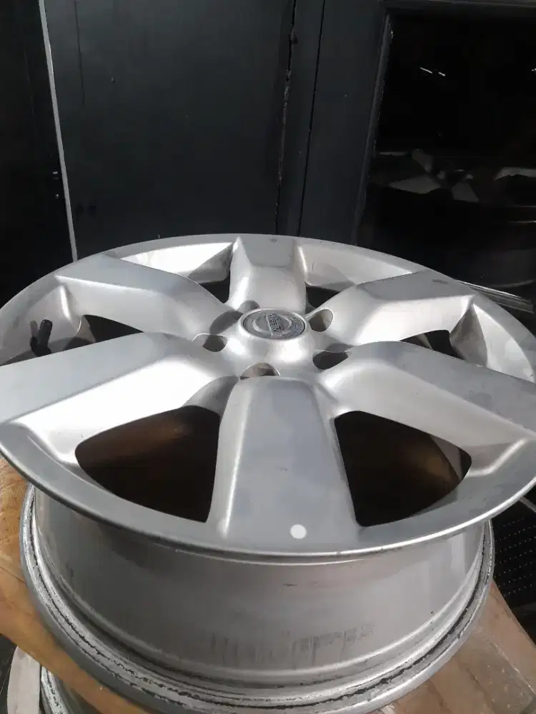 Velg R.17 bekas Xtrail 2013