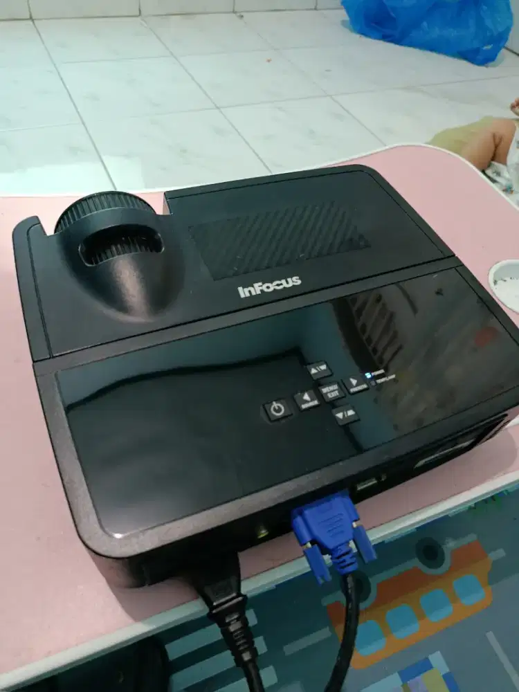 Proyektor infocus normal jernih