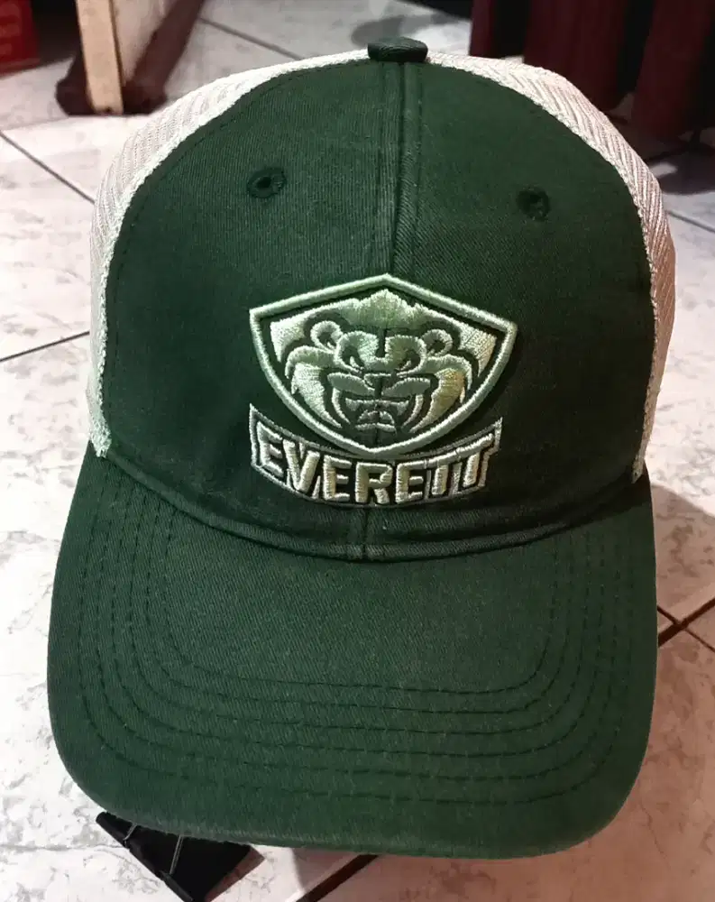 Topi Trucker Logo Beruang Melonwear Original Second Hijau Putih
