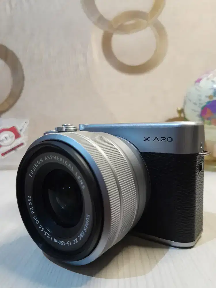 FUJIFILM XA20 KIT 15 45 LIKE NEW BERGARANSI