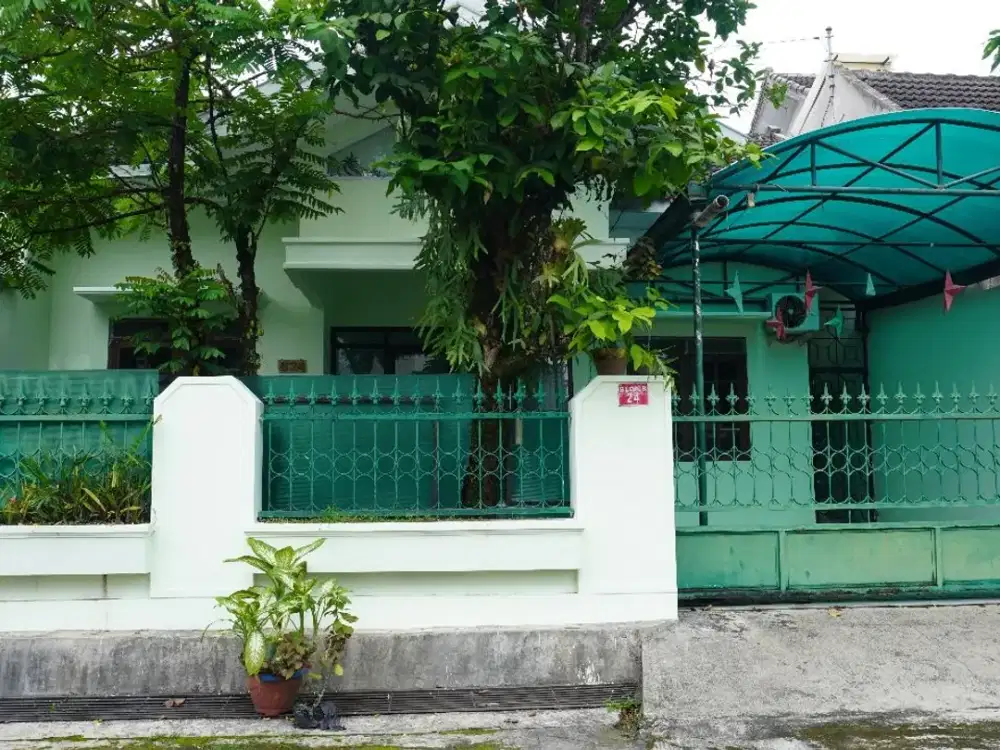 RUMAH LUAS DI SETURAN, DEKAT KAMPUS YKPN DAN UPN DEPOK