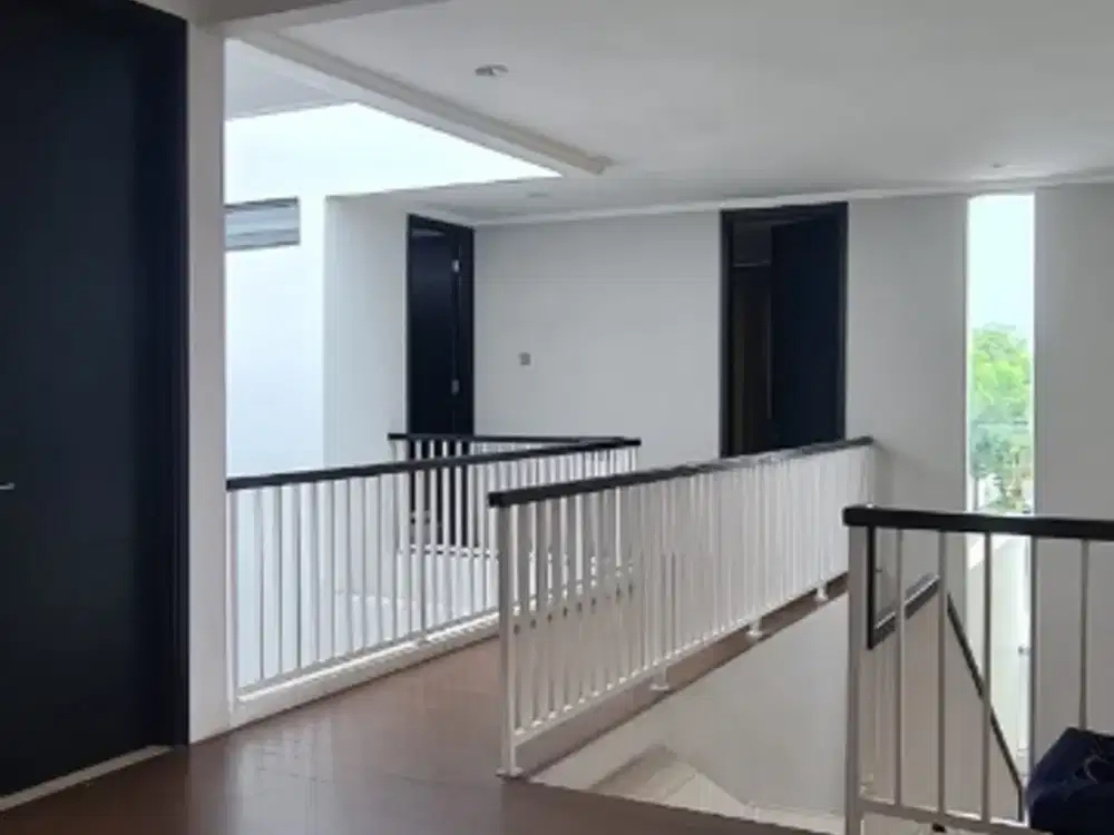 Rumah cantik Kebayoran Symphony Bintaro Jaya Sektor 7 tanahnya luas