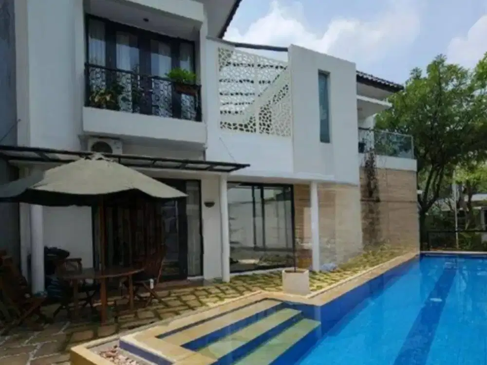 Rumah hook Kebayoran Symphony Bintaro Jaya ada kolam renang