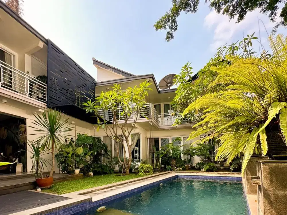 Rumah di Senayan Bintaro Jaya sektor 9 mewah dilengkapi swimming pool