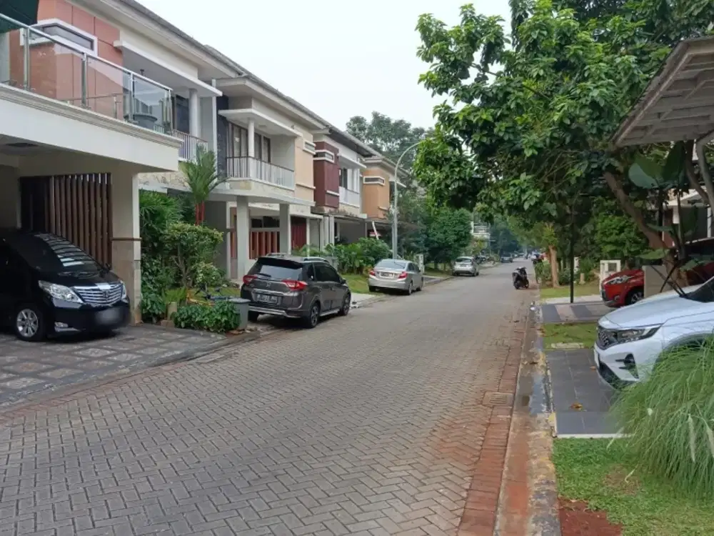 Discovery Bintaro Jaya , rumah ada kolam renang