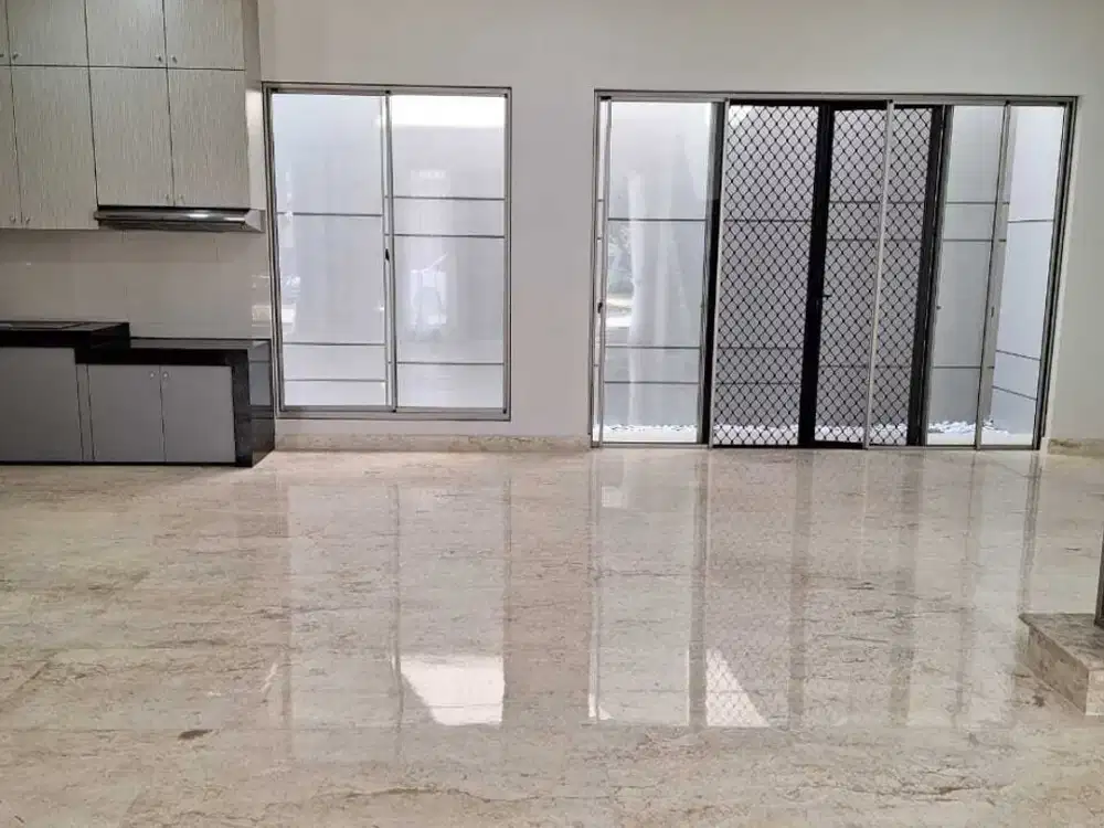 Sewa Cepat Rumah Bagus di golf island PIK luas 10x15 2lt Semi furnish