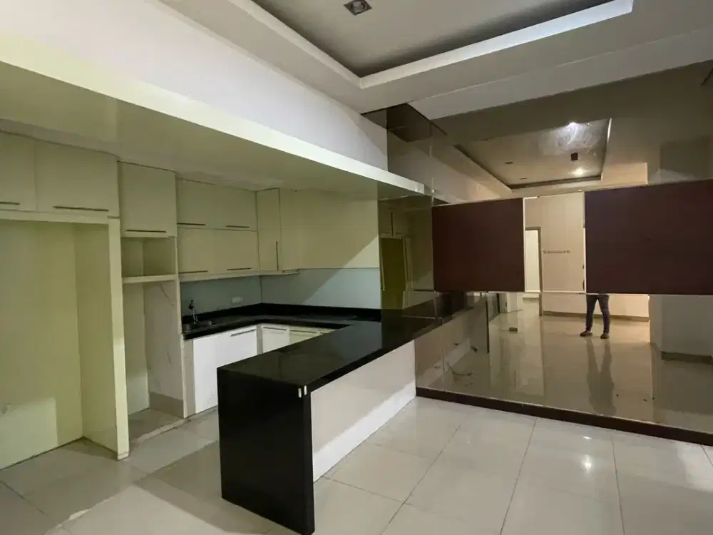 Sewa rumah PIK BGM 10x15 semi furnish dekat mall pikik