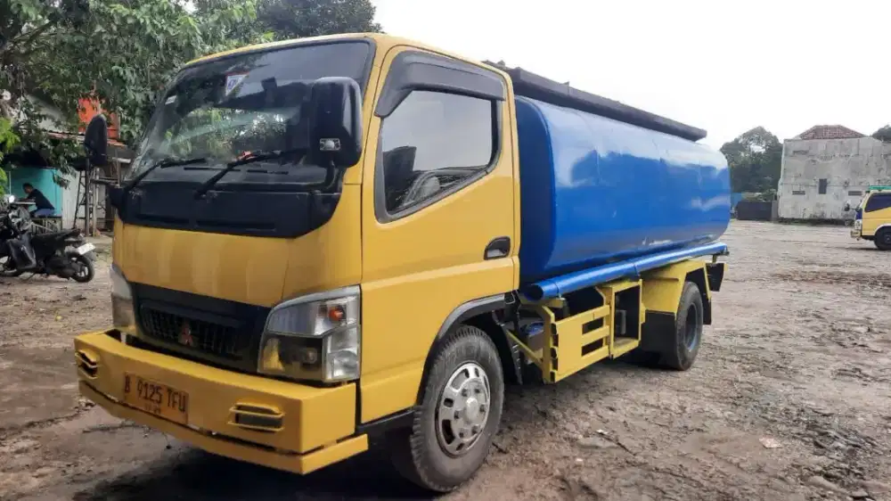 Mitsubishi 125 PS Truk Tangki 8.000L