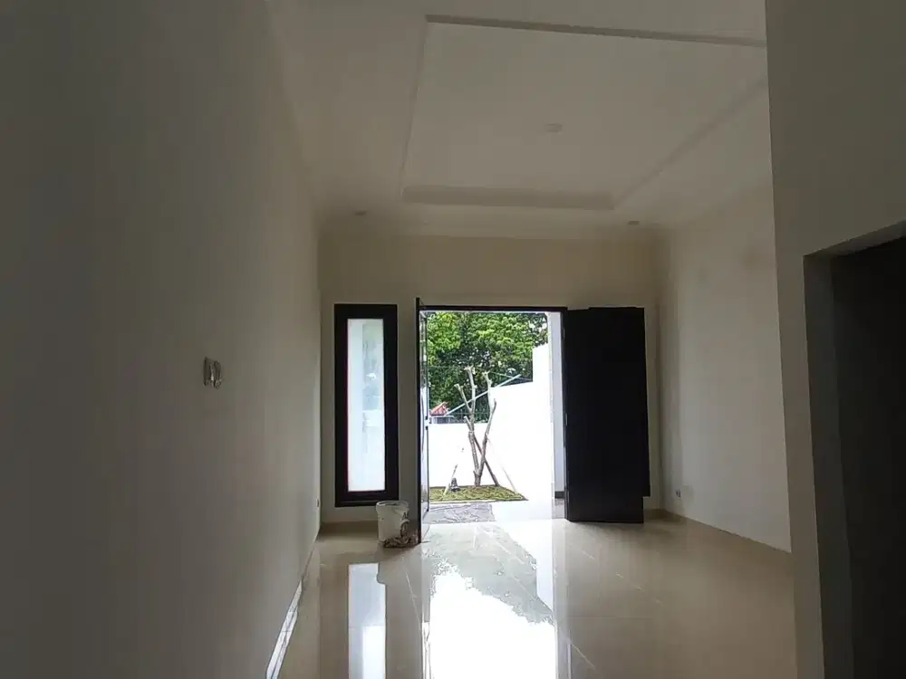 Rumah Baru Lokasi Strategis Di Duren Sawit S8712