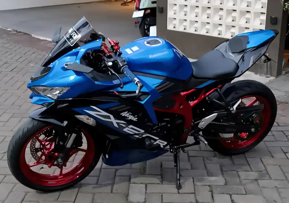 Kawasaki zx25r
 Biru plasma