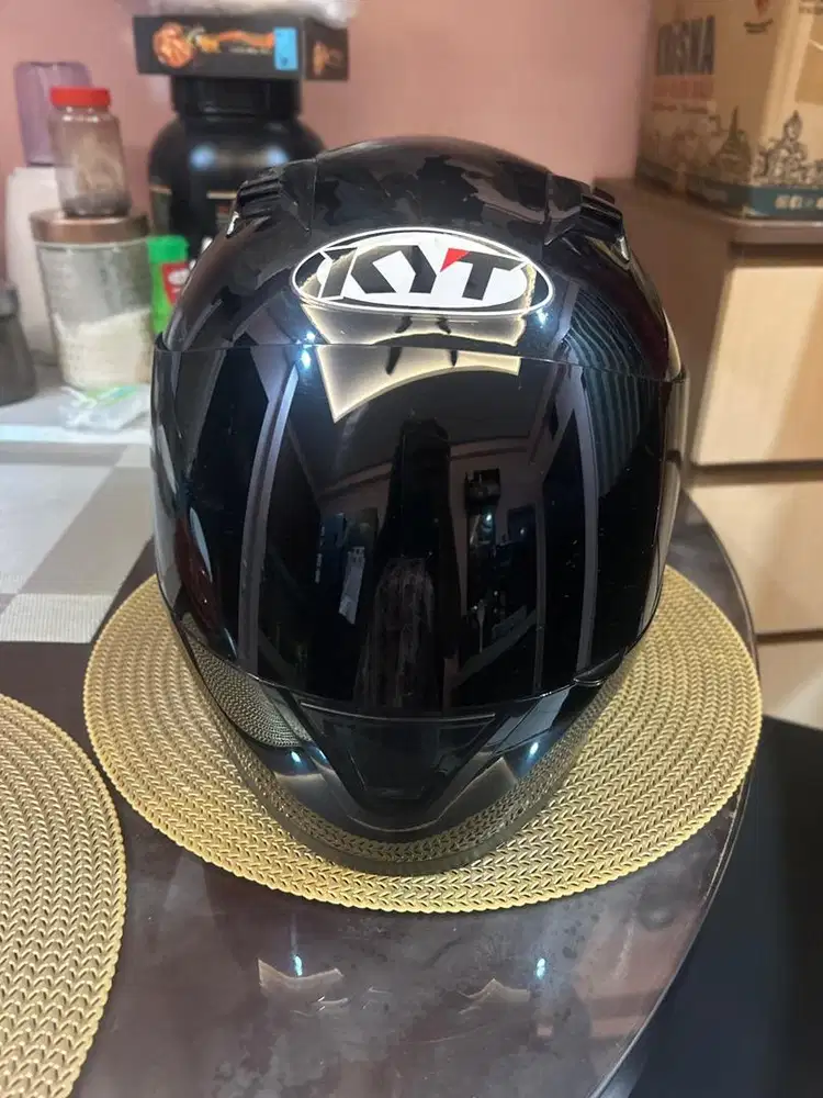 Helm full face KYT