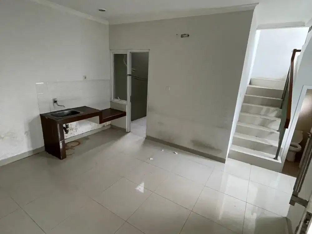 Rumah 3 Lantai Rapi dan Siap Huni di Samara Village