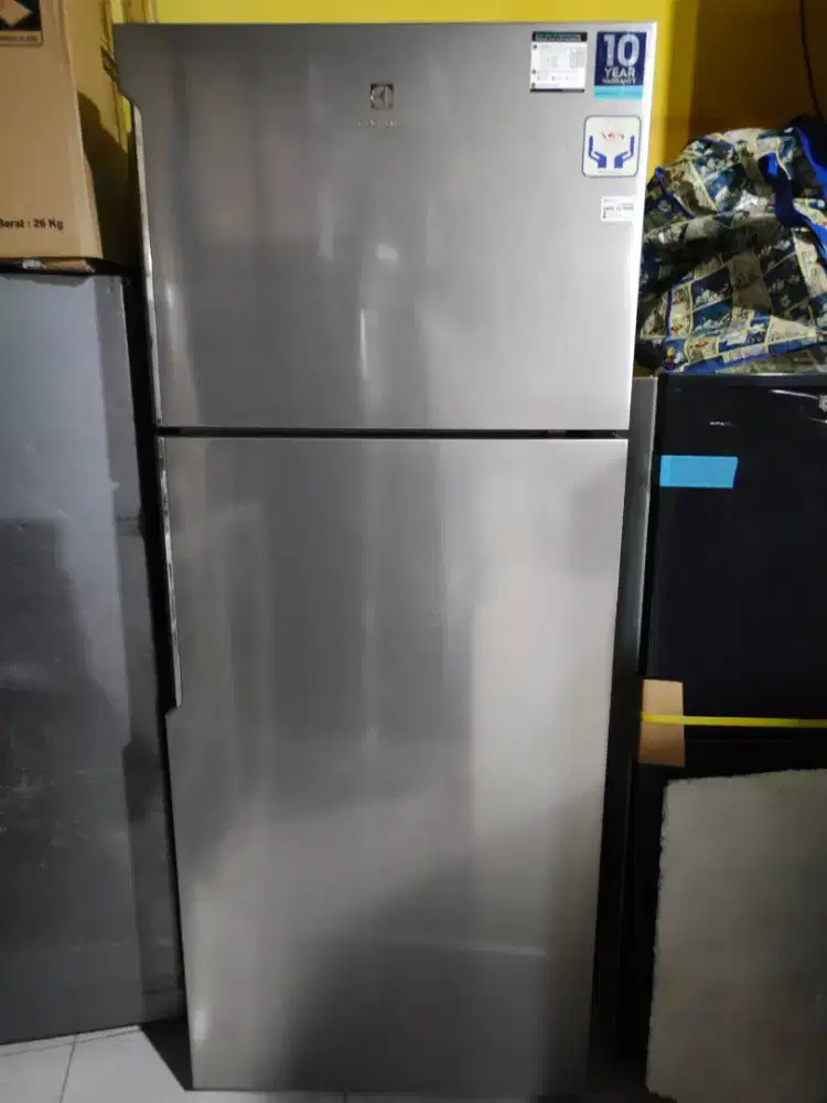 Kulkas Elektrolux jumbo 2pintu inverter istimewa