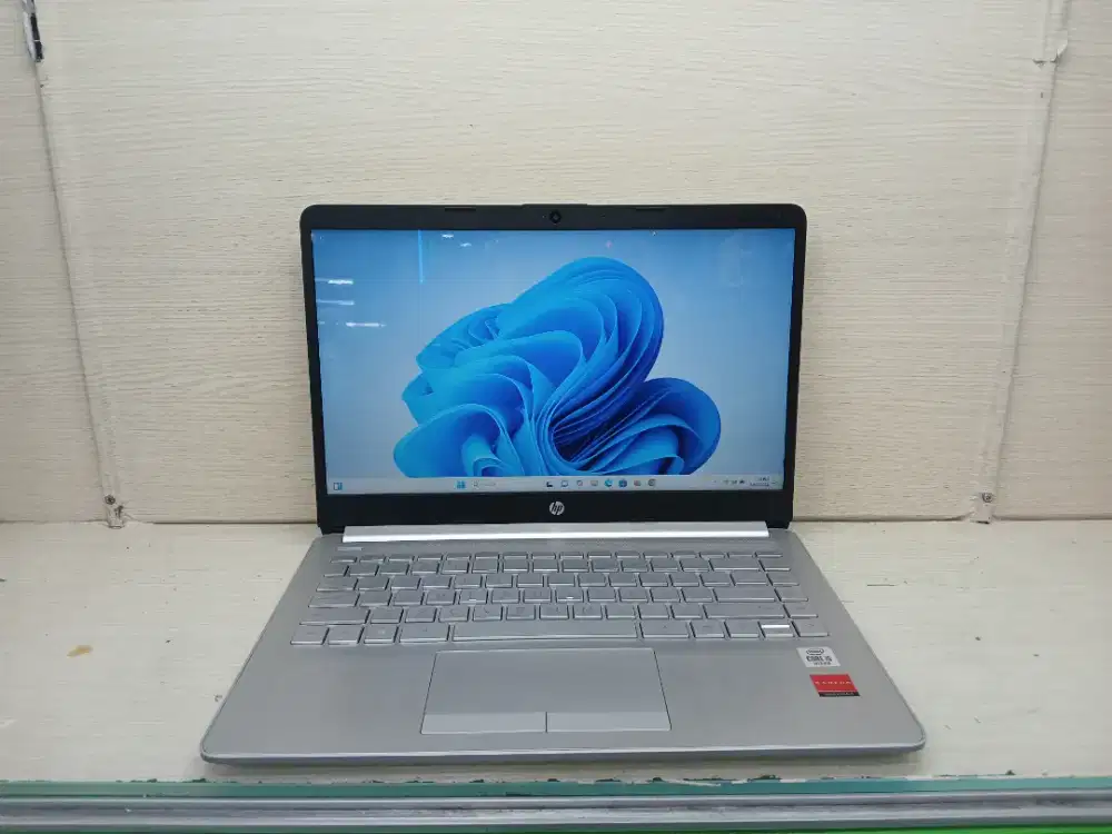 Hp 14s intel core i5-10210u 8/512 radeon 530