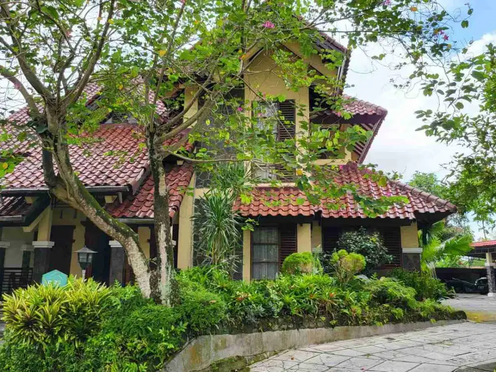 BU ! Rumah 2 lantai Dalam Perumahan Elite Area jl. Kaliurang km 9 Dekat Kampus UGM Dan UII pusat