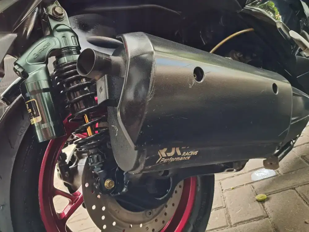 X-MAX 250 2018 HITAM