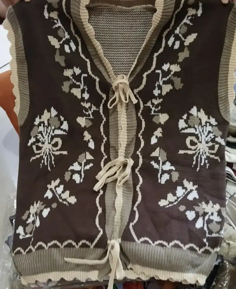 knitwear vast motif