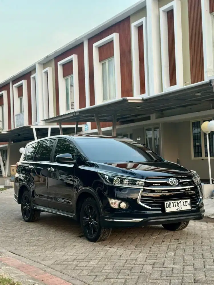 Innova Venturer Diesel Matic 2019