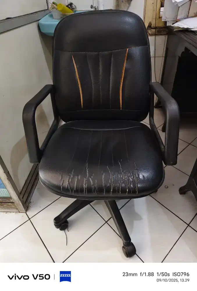 Jual kursi kerja bekas