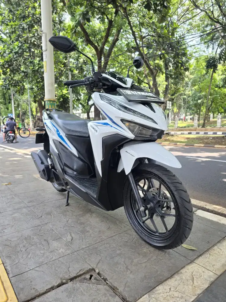DIJUAL CASH NEW HONDA VARIO 125 CBS THN 2018 PAJAK IDUP SIAP PAKAI