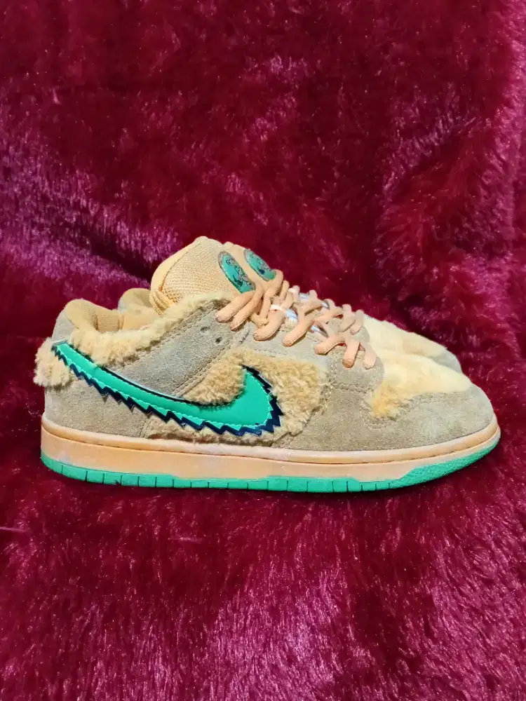 SB DUNK LOW GRATEFUL DEAD BEAR SIZE 40