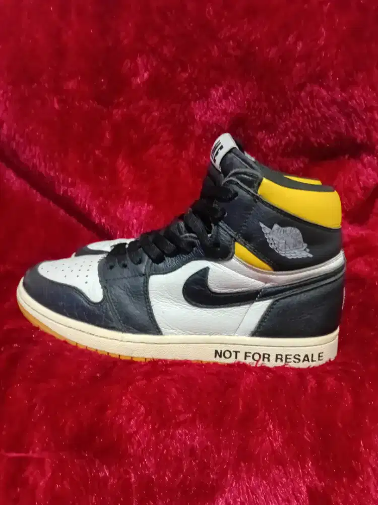 AIR JORDAN 1 RETRO HIGH NO PHOTOS SIZE 42