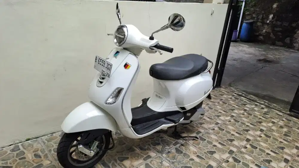 Vespa Piaggio LX 125-IGET 2024  -  (Km 700)