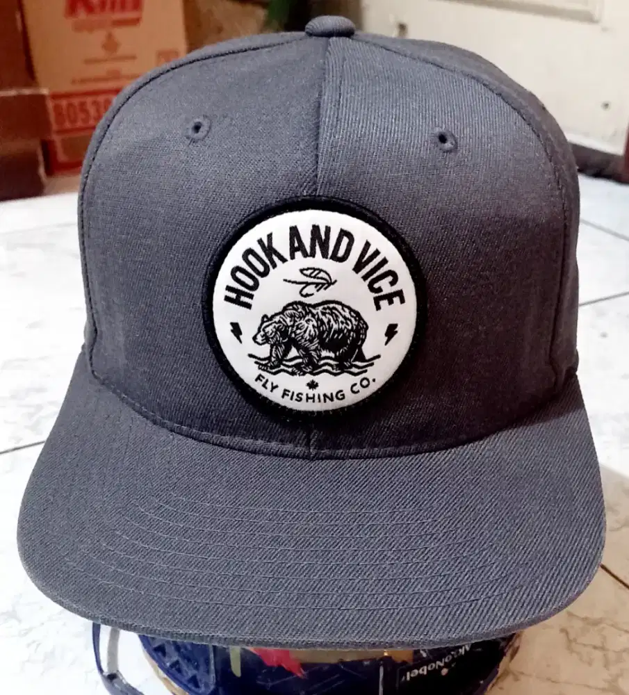 Topi Snapback Logo Beruang Hook&Vice Yupong Original Second Dark Grey
