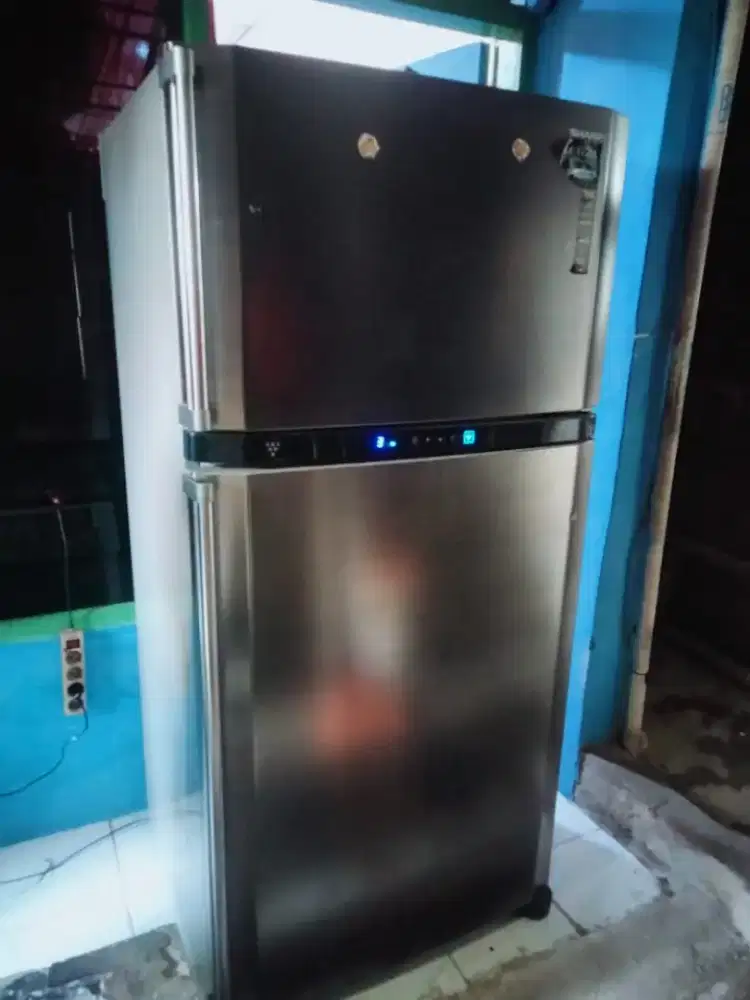 Di jual kulkas Sharp jumbo 2 pintu normal siyap pake