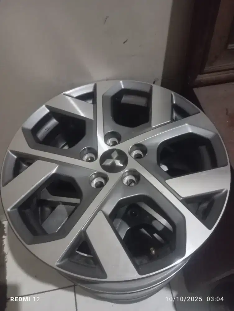 Di jual cepet velg mobil Mitsubishi xphander 2025